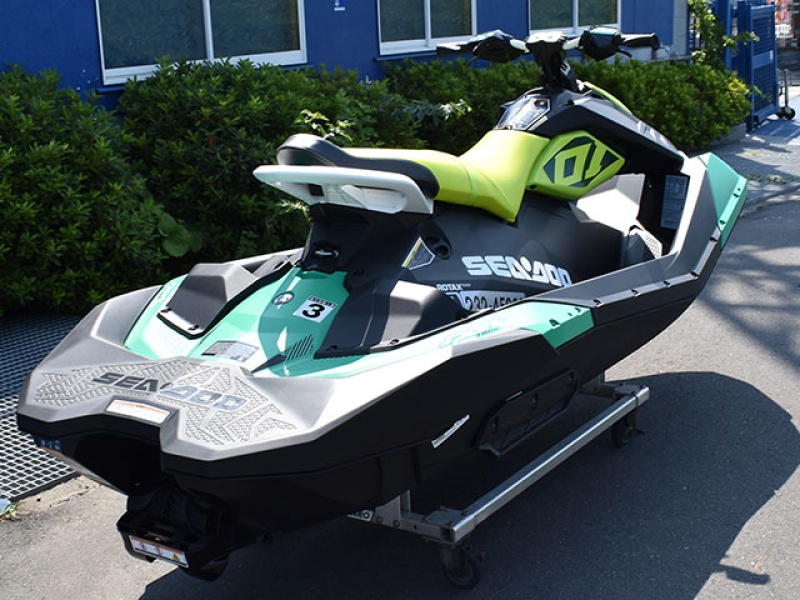 【直接引取限定・埼玉県さいたま市】SEA DOO ジェットスキー スパーク3up iBR アワー82時間 船検令和11年2月22日迄 KAMIKAZE トレーラー付 シードゥ SPARK 3UP iBR TRIXX ウィリーで盛り上がろう 中古艇